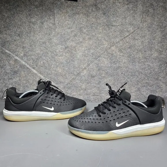 Size 8 - Nike Zoom Nyjah 3 SB Mens Running Shoes Black White Skate Sneakers