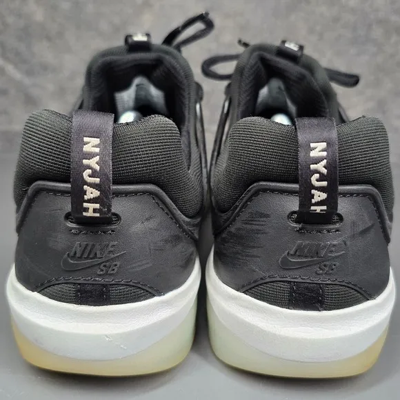 Size 8 - Nike Zoom Nyjah 3 SB Mens Running Shoes Black White Skate Sneakers