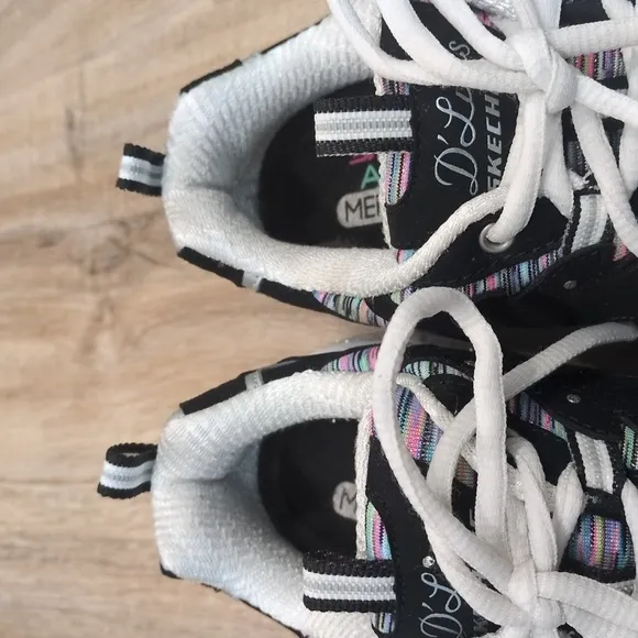 Skechers D'Lites Women's Sneakers Black with Strip Pattern Accent size 6.5