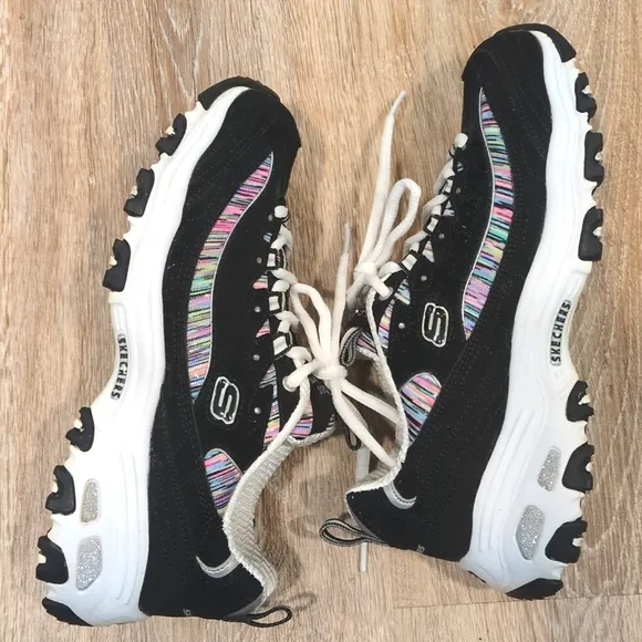 Skechers D'Lites Women's Sneakers Black with Strip Pattern Accent size 6.5