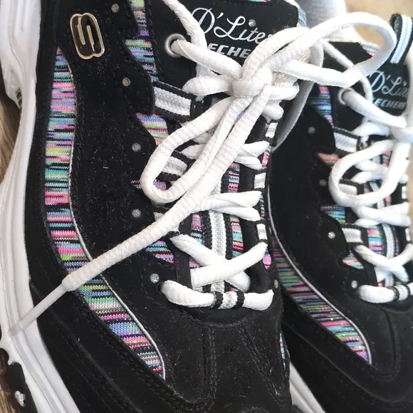 Skechers D'Lites Women's Sneakers Black with Strip Pattern Accent size 6.5
