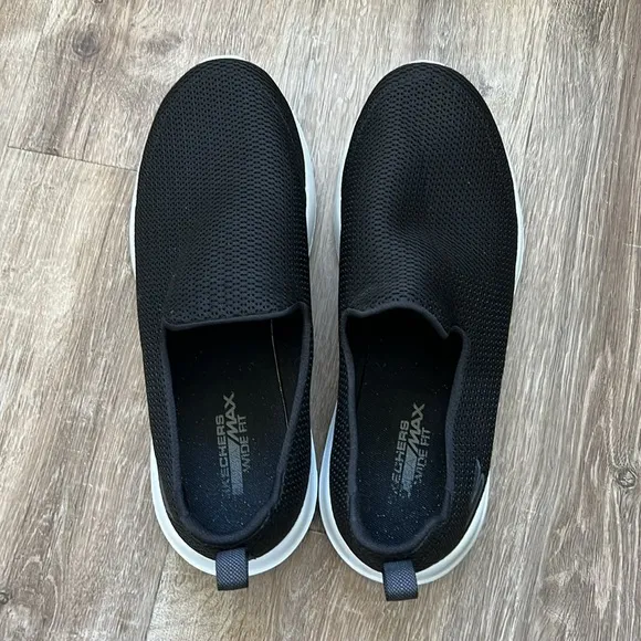 Skechers Ultra Max Wide Fit Slip Ons