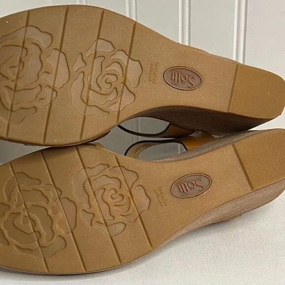 Sofft Garin Wedge Sandals in Tan Crocodile in Luggage Color Size 9M
