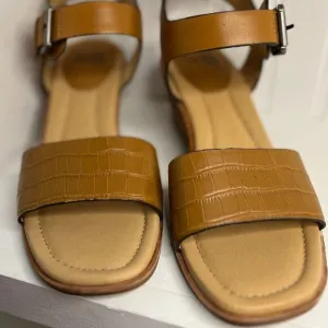 Sofft Garin Wedge Sandals in Tan Crocodile in Luggage Color Size 9M