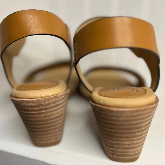 Sofft Garin Wedge Sandals in Tan Crocodile in Luggage Color Size 9M