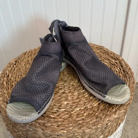 Softinos by Fly London Stylish Perforated Blue Sandals - 38 - Good Condition