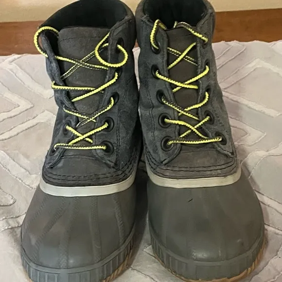 Sorel Cheyanne ll Cammo Gray Snow Boots Sz Youth 2