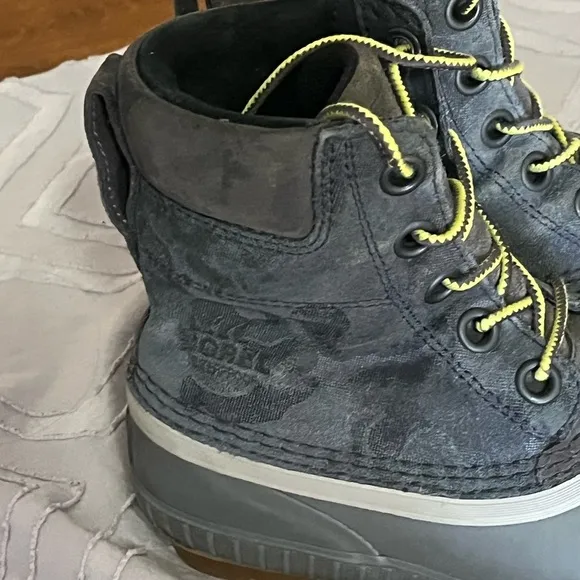 Sorel Cheyanne ll Cammo Gray Snow Boots Sz Youth 2