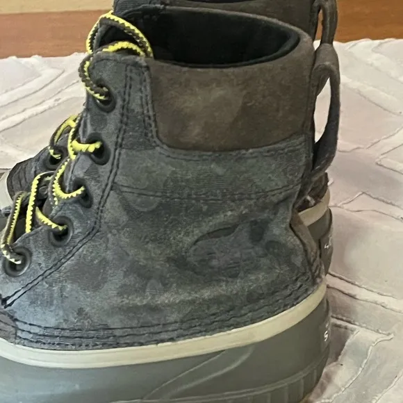 Sorel Cheyanne ll Cammo Gray Snow Boots Sz Youth 2