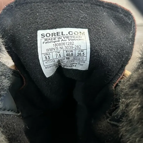 Sorel explorer Joan winter snow boots with fur Lace up Brow. Suede