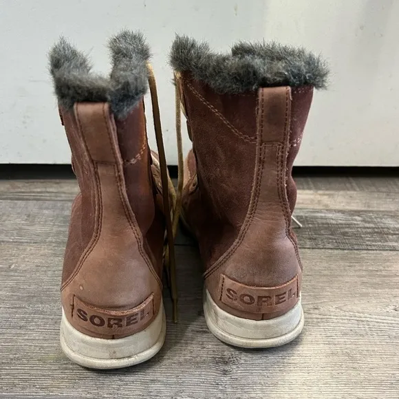 Sorel explorer Joan winter snow boots with fur Lace up Brow. Suede