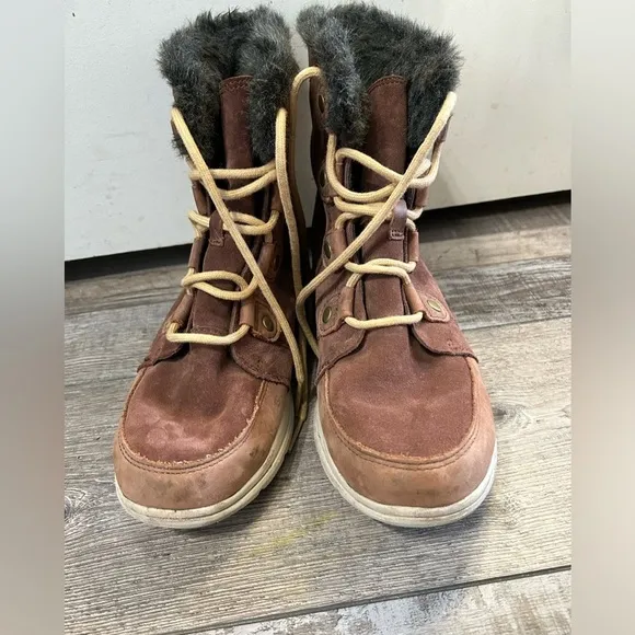 Sorel explorer Joan winter snow boots with fur Lace up Brow. Suede