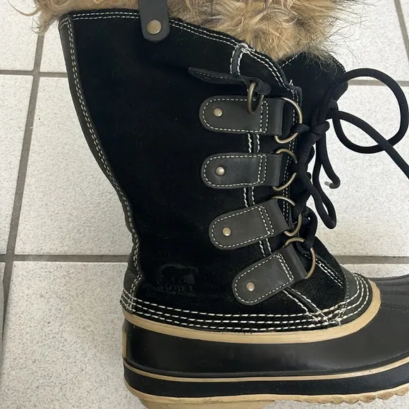 SOREL Joan of Arc Snow Boots - Size 8