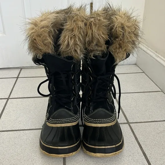 SOREL Joan of Arc Snow Boots - Size 8