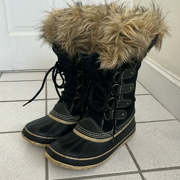 SOREL Joan of Arc Snow Boots - Size 8