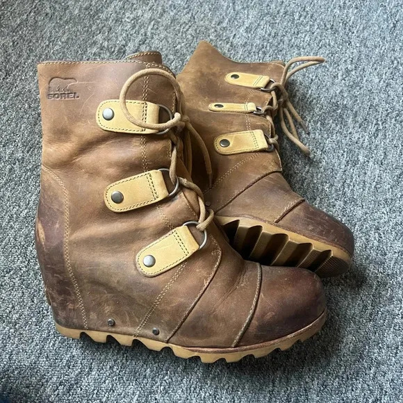 SOREL Joan Of Arctic Mid Lexie Wedge Leather Ankle Boots, size 9