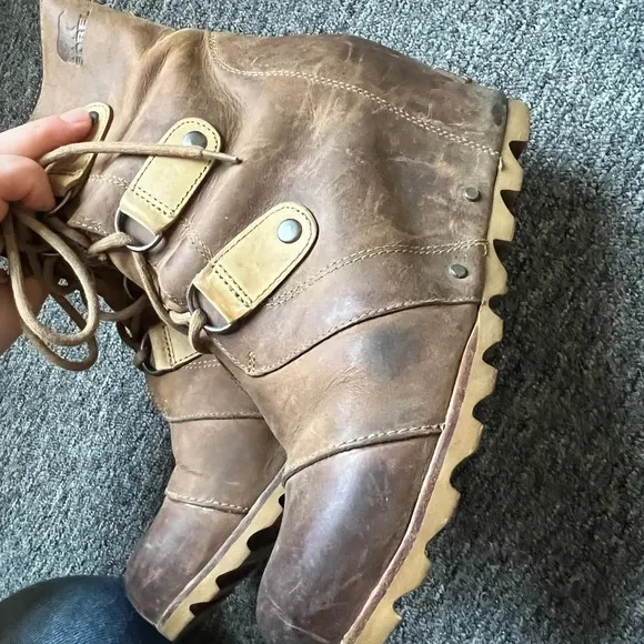 SOREL Joan Of Arctic Mid Lexie Wedge Leather Ankle Boots, size 9