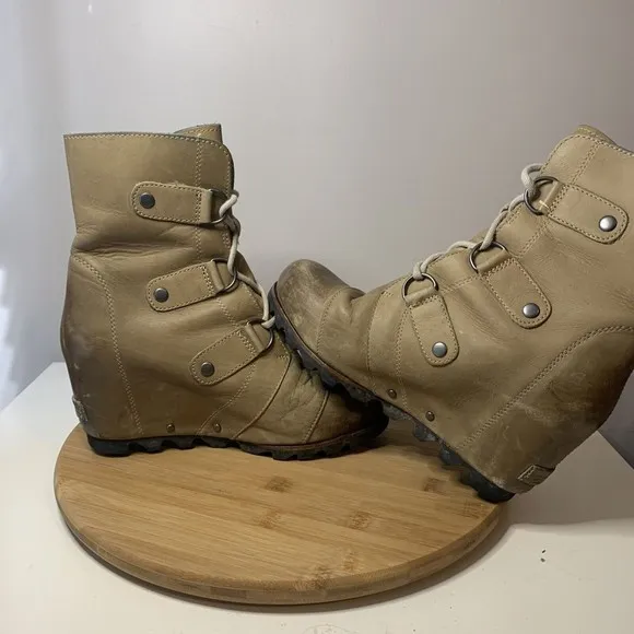 Sorel Joan of Arctic Tan Leather Hidden Heel Ankle Boots Womens Size 7 NL2132