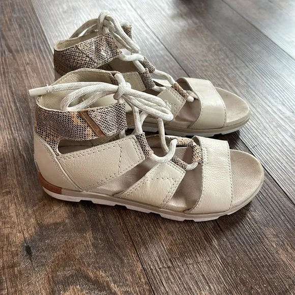 Sorel Women's Cream and Tan Sandals