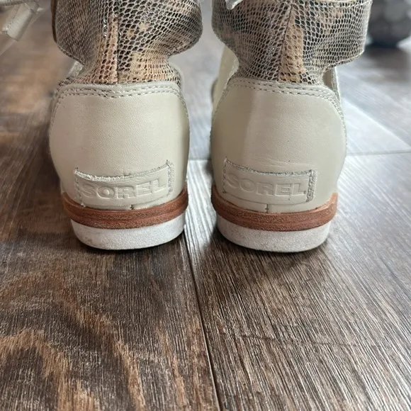 Sorel Women's Cream and Tan Sandals