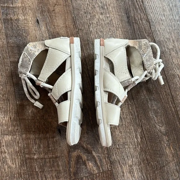Sorel Women's Cream and Tan Sandals