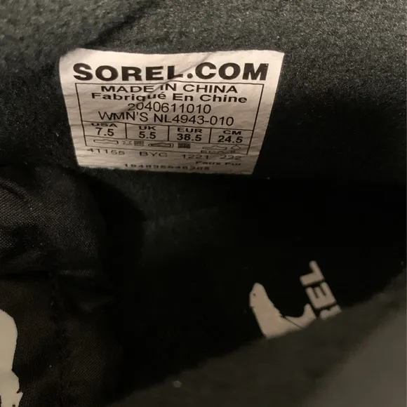 SOREL WOMEN'S SIZE 7.5 OUT N ABOUT III PUFFY ZIP BOOT, Black / White
