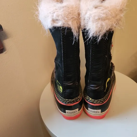 Sorel wool-lined winter boots youth sz youth 3 great condition 👍