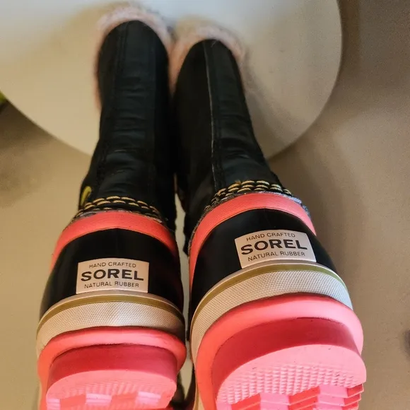 Sorel wool-lined winter boots youth sz youth 3 great condition 👍