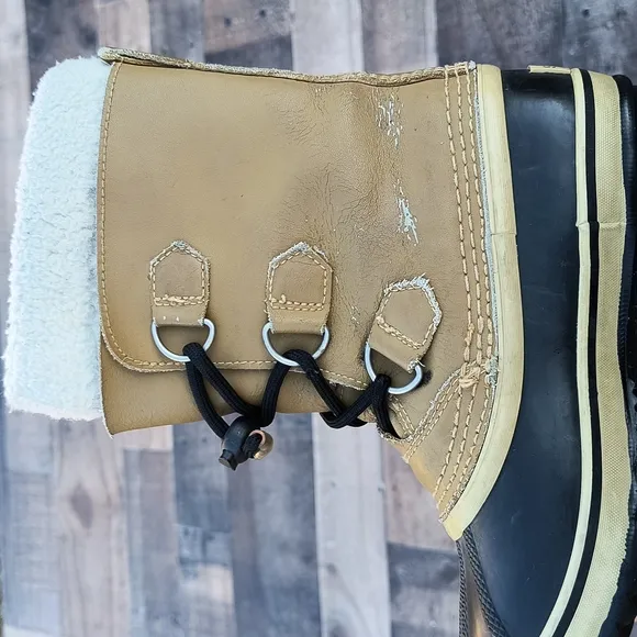 Sorel Yoot Pack Tan Wool lined Winter Snow Boots Youth Sz 1