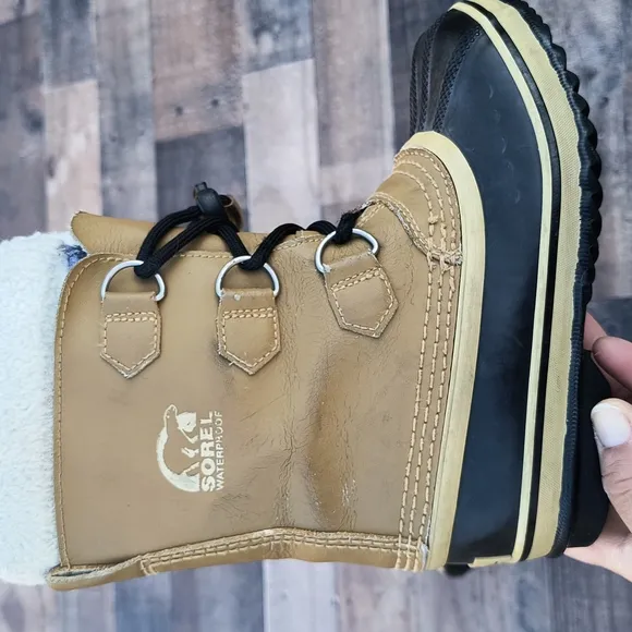 Sorel Yoot Pack Tan Wool lined Winter Snow Boots Youth Sz 1