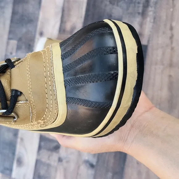Sorel Yoot Pack Tan Wool lined Winter Snow Boots Youth Sz 1