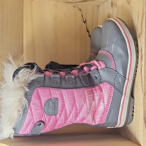 Sorel Youth Tofino II Faux Fur Winter Snow Boots Waterproof Pink Sz 3 NY2420-652