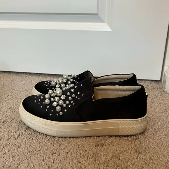 Steve Maddem Womens Beaded Glamour Fashion Slip-On Sneakers Shoes Black Size 8M
