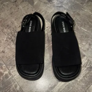 Steve Madden Girls Shoes Slinky girls Heeled Sandal size 2