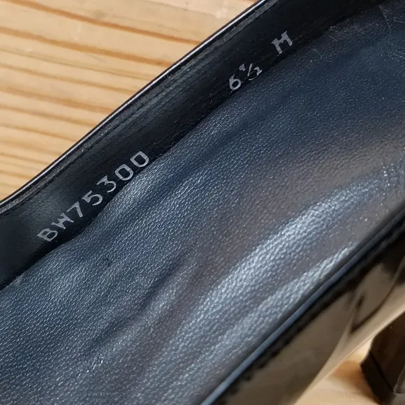 Stuart Weitzman 6.5 US Slip on Leather Stiletto High Heels Pumps
