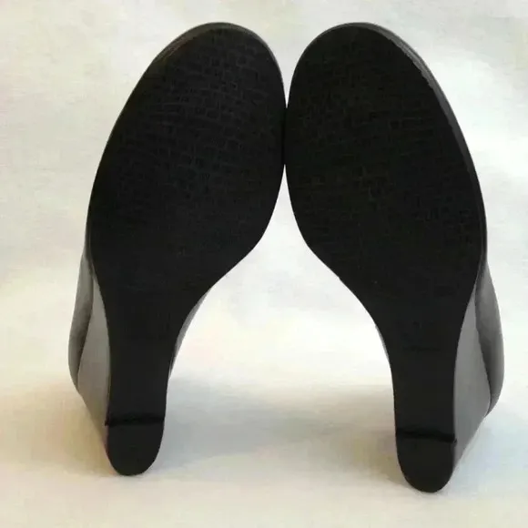 Stuart Weitzman Black Slip-On Spain Size 8M Shoes