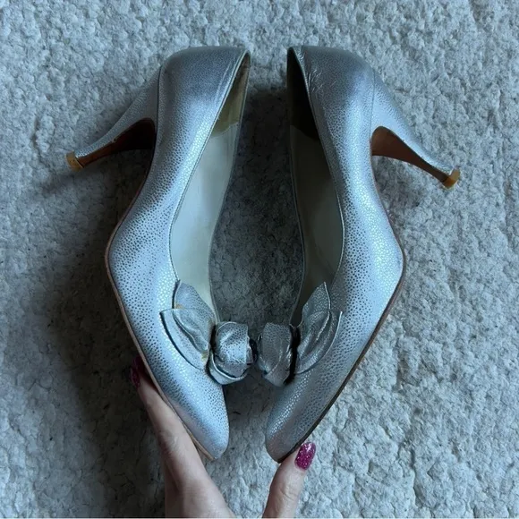 Stuart Weitzman for Mr. Seymour VTG Metallic Silver Rosette Vamp High Heels 10B