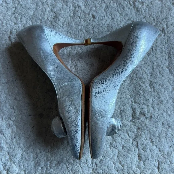 Stuart Weitzman for Mr. Seymour VTG Metallic Silver Rosette Vamp High Heels 10B