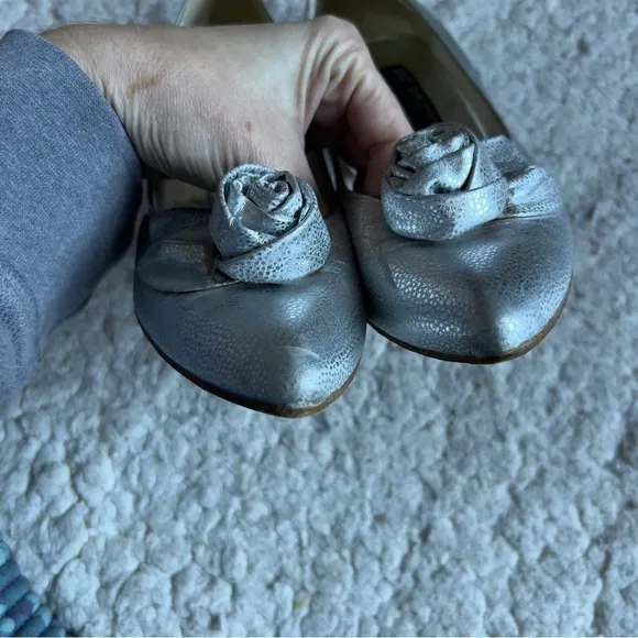 Stuart Weitzman for Mr. Seymour VTG Metallic Silver Rosette Vamp High Heels 10B