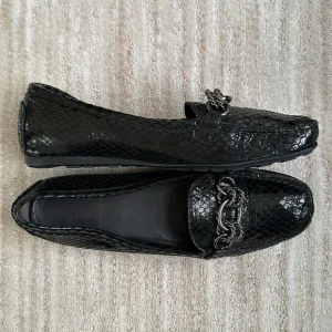 Stuart Weitzman FUELCHAIN Black Flats Loafers Shoes Size 9