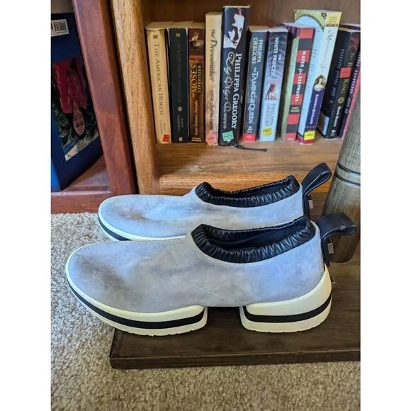Stuart Weitzman Womens Dove Tail Blue Grey Suede Sneakers shoes Size 9.5