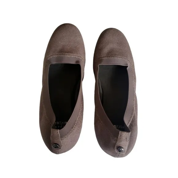 Stuart Weitzman Women's Taupe Leather Slip On Ballet Flats Shoes Size 5.5 M