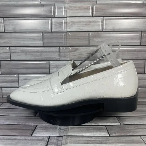 Stuart Weitzman Women's White Leather Palmer Sleek Croc-Embossed Loafer Size 10