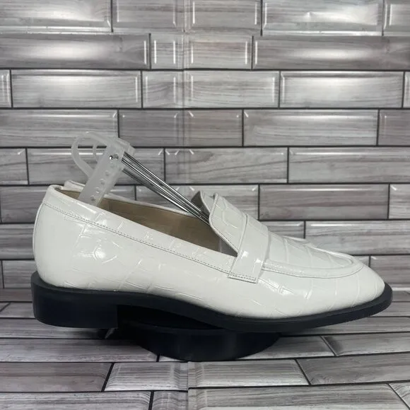 Stuart Weitzman Women's White Leather Palmer Sleek Croc-Embossed Loafer Size 10