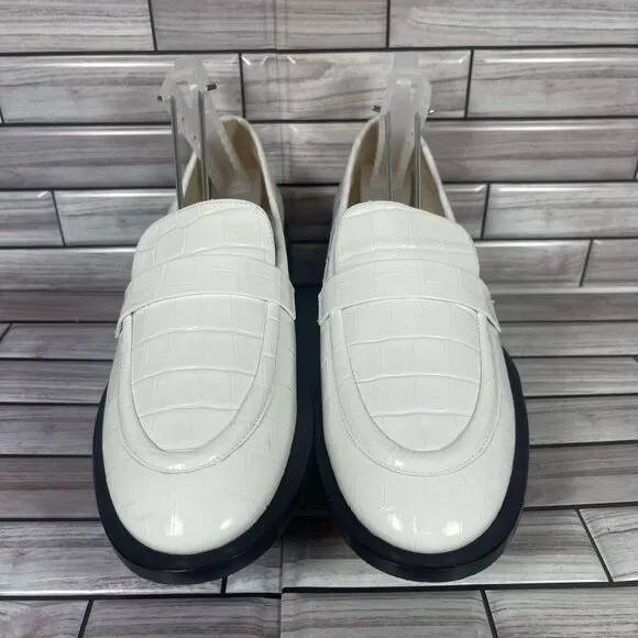 Stuart Weitzman Women's White Leather Palmer Sleek Croc-Embossed Loafer Size 10