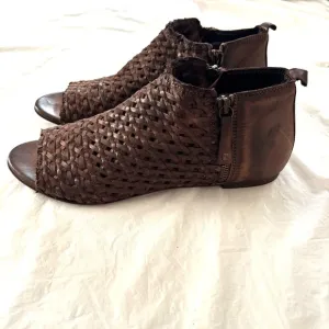 Sundance brown Woven Leather Sandals Asheville bohoSZ 9 NWOT has sticker on sole