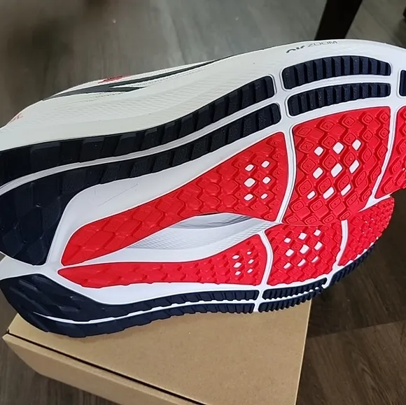 Sz 9.5 Nike Air Zoom Pegasus 40 Arizona Wildcats NCAA DZ5945-100 Running Shoes