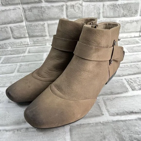 Taos Model Women’s Size 9.5 Light Brown Leather Ankle Boots