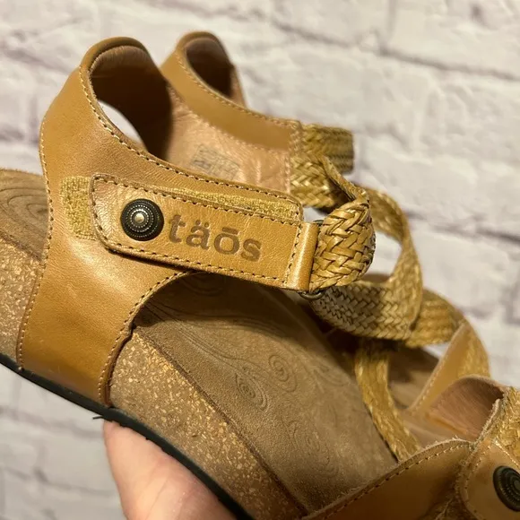 Taos Trulie Woven Leather Strappy Sandals Camel Size 38