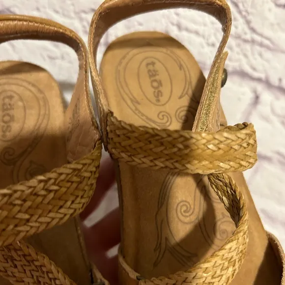 Taos Trulie Woven Leather Strappy Sandals Camel Size 38